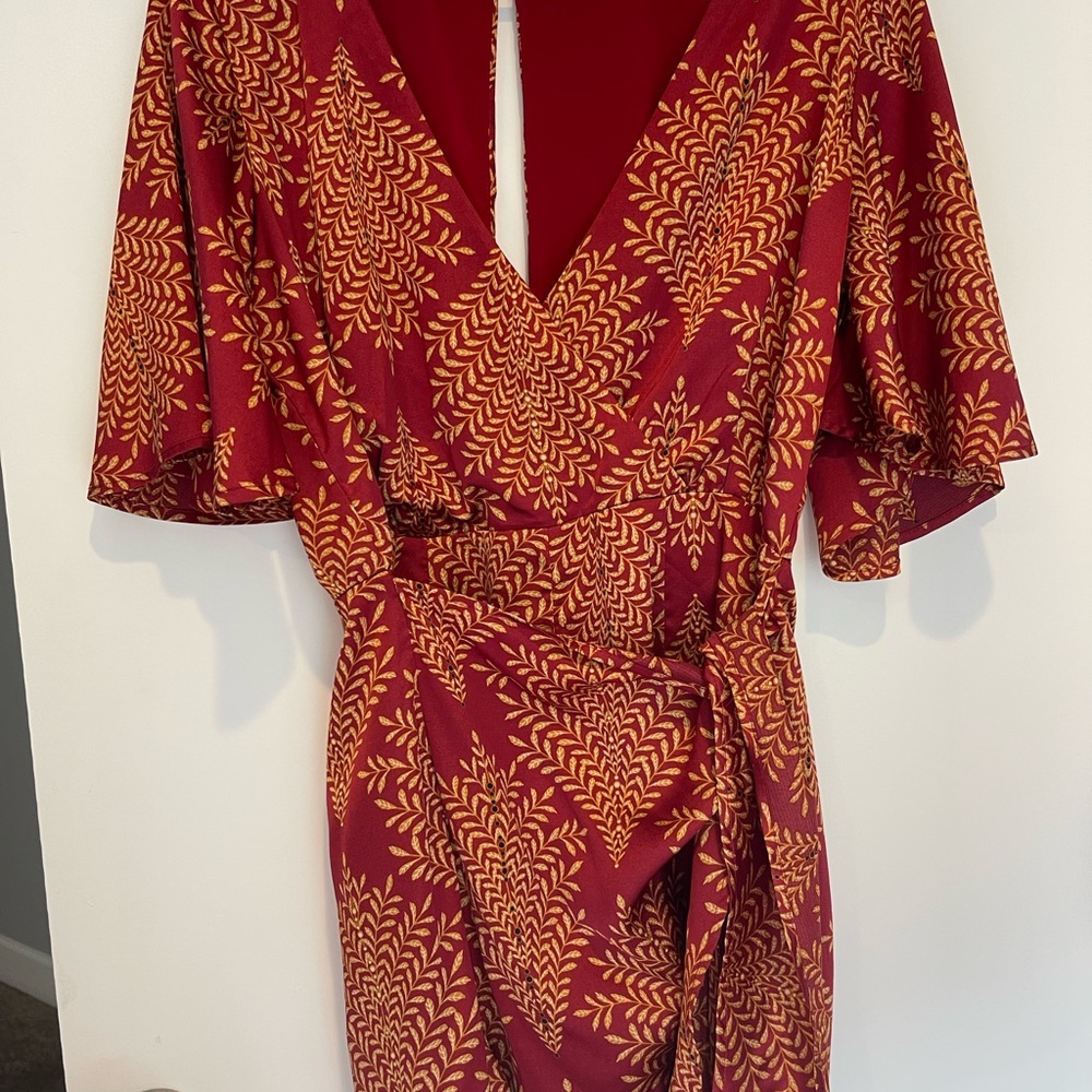 Selfie Leslie Wrap Dress – Red & Gold Print (Size L / AUS 12)